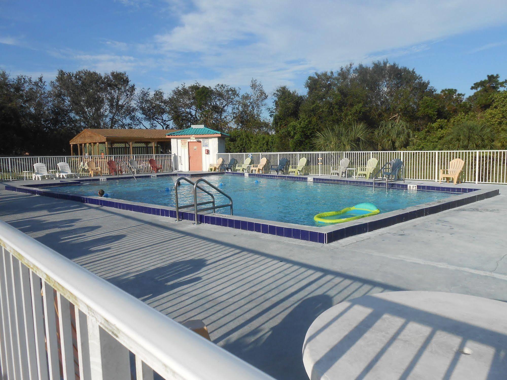 Executive Garden Titusville Hotel Extérieur photo