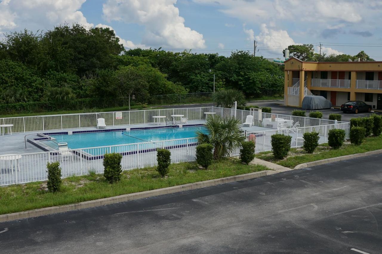 Executive Garden Titusville Hotel Extérieur photo
